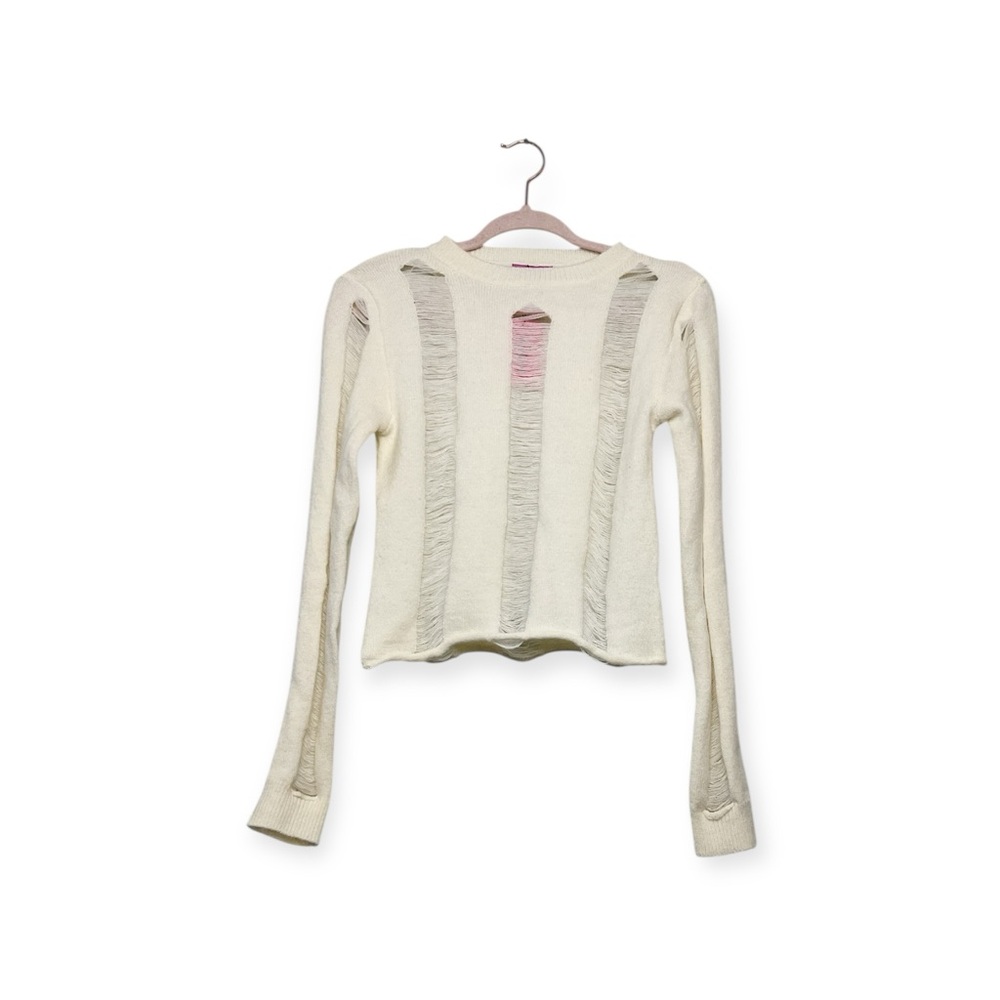Women’s NWT Edikted highly distressed cream lightweight sweater/shirt, size L